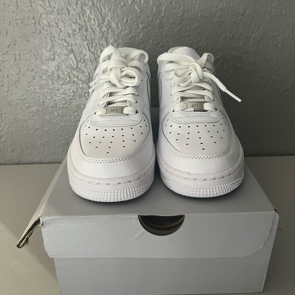 White Nike Air Force 1 size 6.5 - Picture 6 of 7